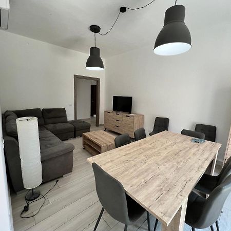 I Lecci Villa Livorno Exteriör bild