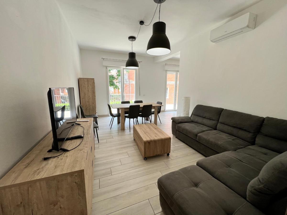 I Lecci Villa Livorno Exteriör bild