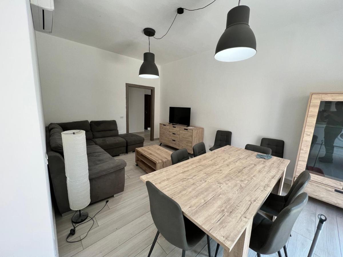 I Lecci Villa Livorno Exteriör bild