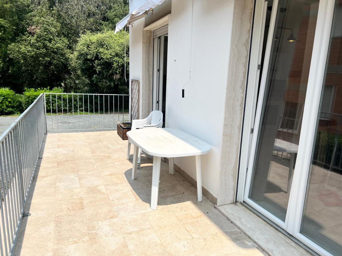 I Lecci Villa Livorno Exteriör bild