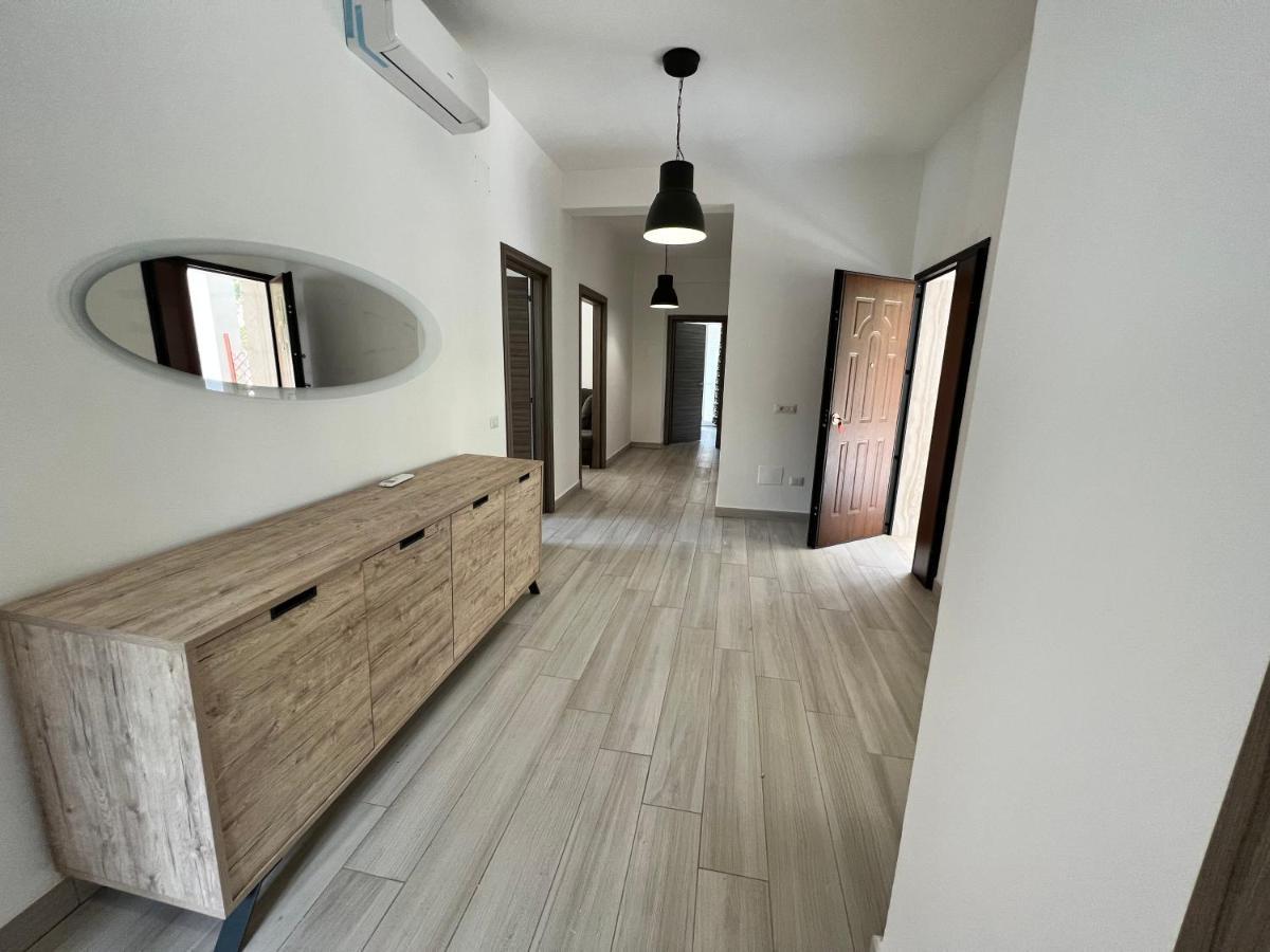 I Lecci Villa Livorno Exteriör bild