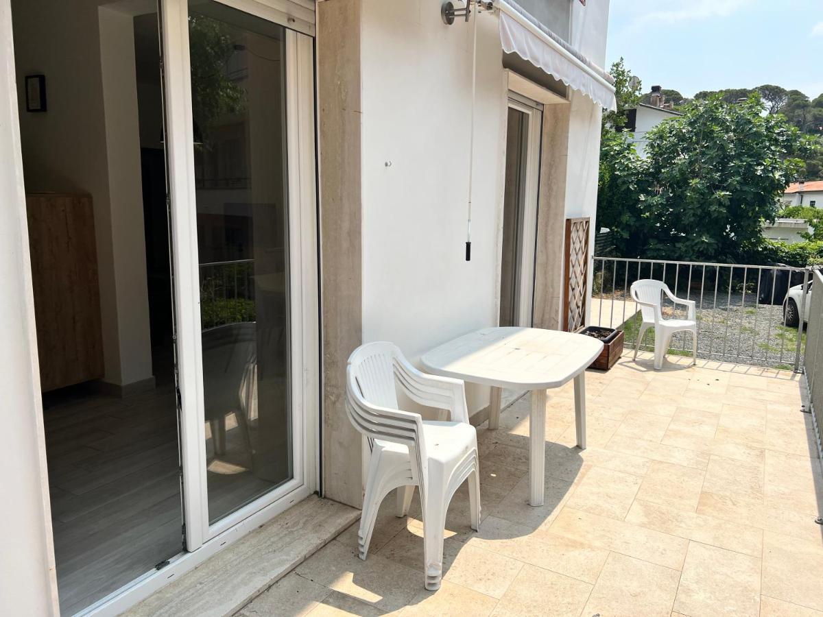 I Lecci Villa Livorno Exteriör bild