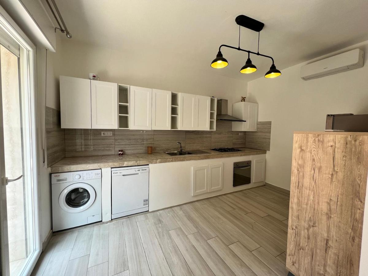 I Lecci Villa Livorno Exteriör bild