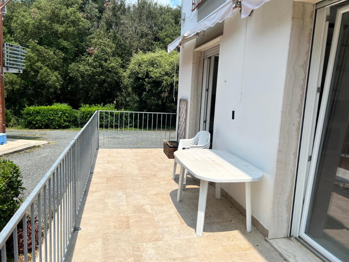 I Lecci Villa Livorno Exteriör bild